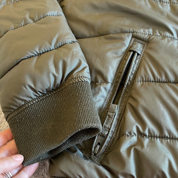 Hollister olive puffer jacket - Picture 6 of 7